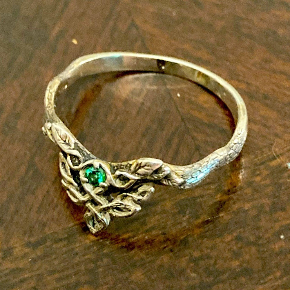 Celtic Vine Green Stone Ring